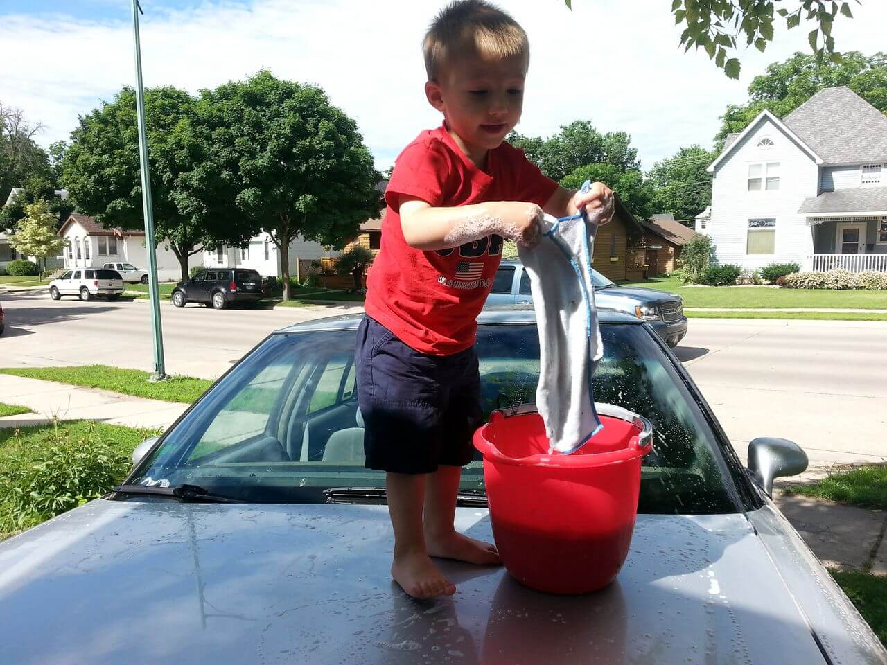 ช่วยคุณพ่อล้างรถ
